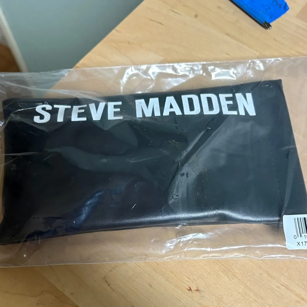 NWT Steve Madden gold tone Mystie Sunglasses 😎 - Picture 3 of 5